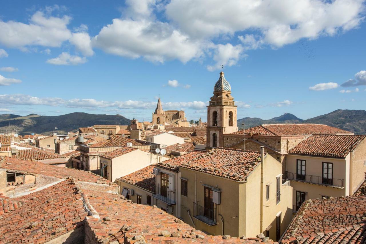 Case Spazioscena - Tersicore Castelbuono  Eksteriør billede